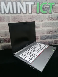 Laptop Fujitsu E734 13.3"